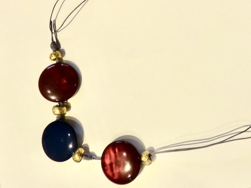 ボタンネックレス